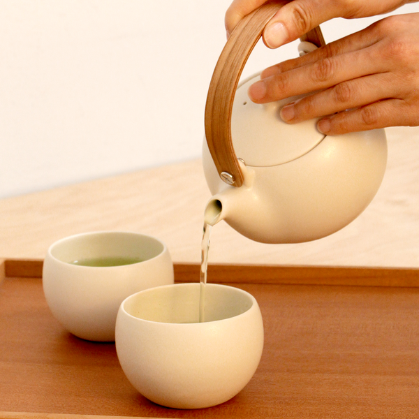 New YUI Wooden Handle Dobin Teapot & YUI Tea Cup (Round)
