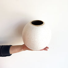 Hechimon Shiro Tessa Round Vase